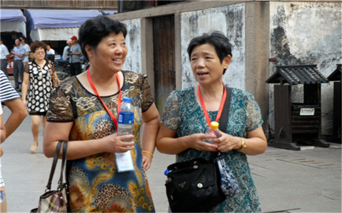 “好久沒(méi)來(lái)烏鎮(zhèn)了，這里戲臺(tái)的戲還是那么好聽(tīng)啊_副本.jpg
